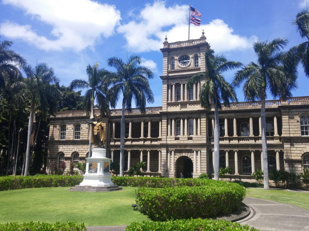 Pearl Harbor Honolulu City Tour - Kamehameha Statue