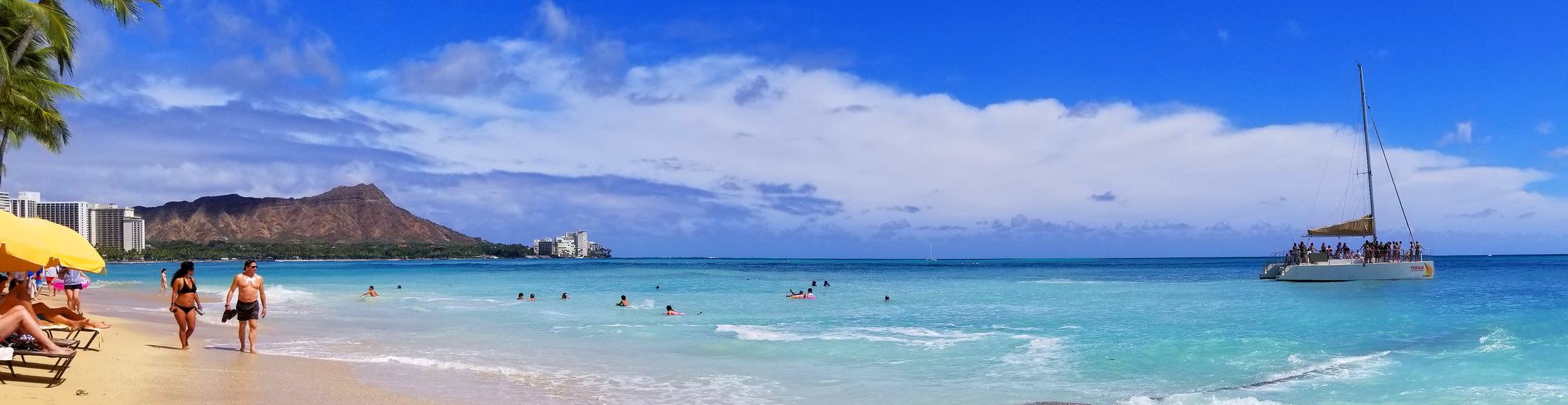 Waikiki Catamaran sets sail off the Waikiki coastline